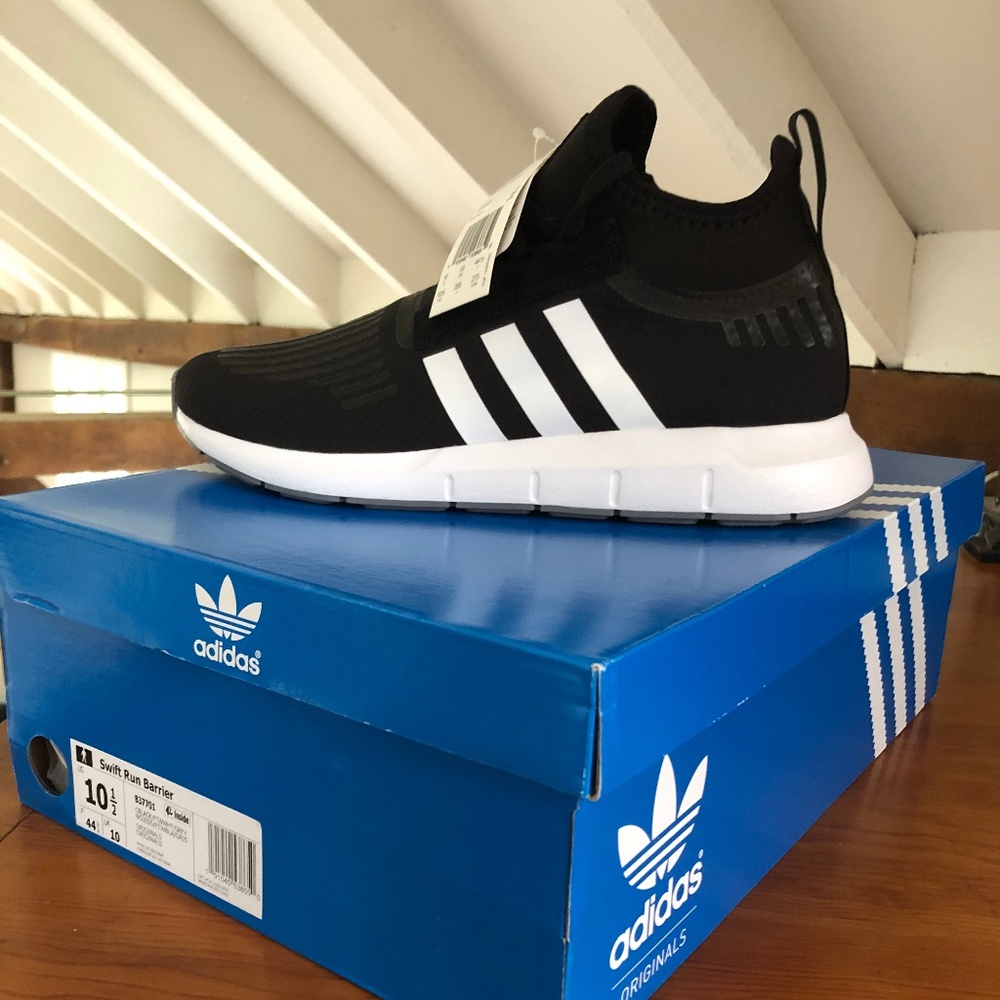 Men's Adidas Swift Runner sneakers